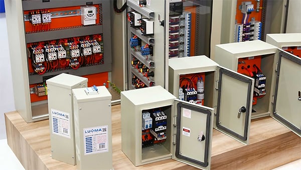 Giải pháp làm kín và tạo gioăng cho vỏ điện của LUKBOX (nhà sản xuất vỏ điện Brazil)