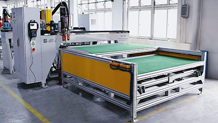 Hệ thống tạo gioăng FIPFG hai trạm với bàn chuyển đổi tự động
