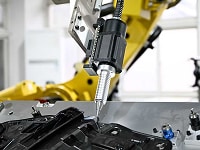 Hệ thống xử lý sơ bộ bằng plasma và tạo gioăng FIPFG bằng robot kép của SHANJIA là một cell sản xuất tự động tùy chỉnh, được thiết kế chuyên biệt cho xử lý bề mặt linh kiện ô tô và tạo gioăng xốp tại chỗ.