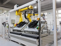 Hệ thống xử lý sơ bộ bằng plasma và tạo gioăng FIPFG bằng robot kép của SHANJIA là một cell sản xuất tự động tùy chỉnh, được thiết kế chuyên biệt cho xử lý bề mặt linh kiện ô tô và tạo gioăng xốp tại chỗ.